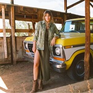 ⭐️1 DAY SALE⭐️ NWOT 🦄 EDEN CAMO JACKET SIZE M